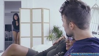 禁忌的三人行视频中的...