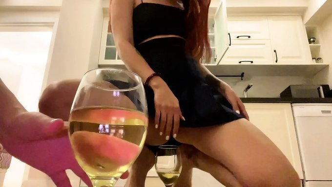 业余女权主义者以60 Fps的pov喝尿为主