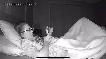 小个子宝贝在尝试高潮...