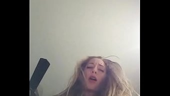 业余卡莉的第一次自慰视频