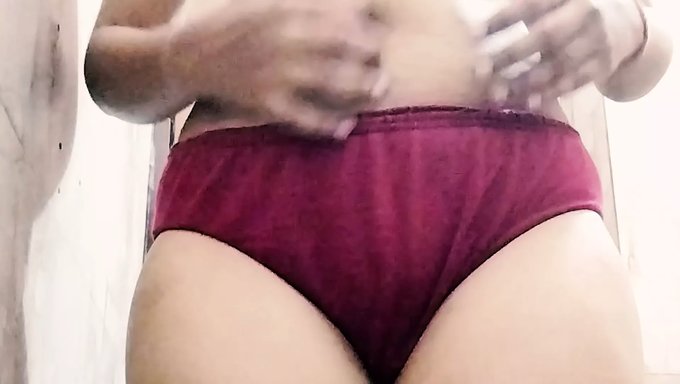 体验与成熟的印度熟女的公共冒险中的终极性爱