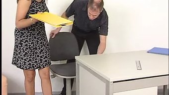 德国少女被诱惑并被猛烈地操