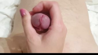 18岁的女孩在直播中...