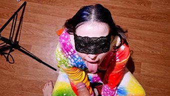 棕发少女第一次口交快感