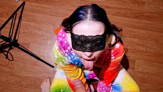 棕发少女第一次口交快感