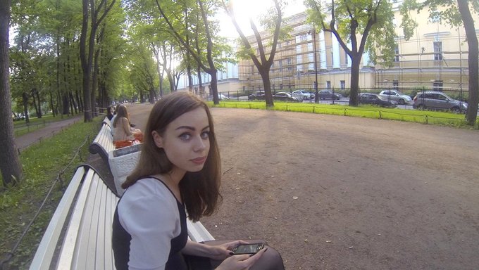 可爱的少女rita Milan在家里被操得很爽