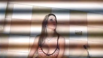 自然美女莫妮卡沉迷于...