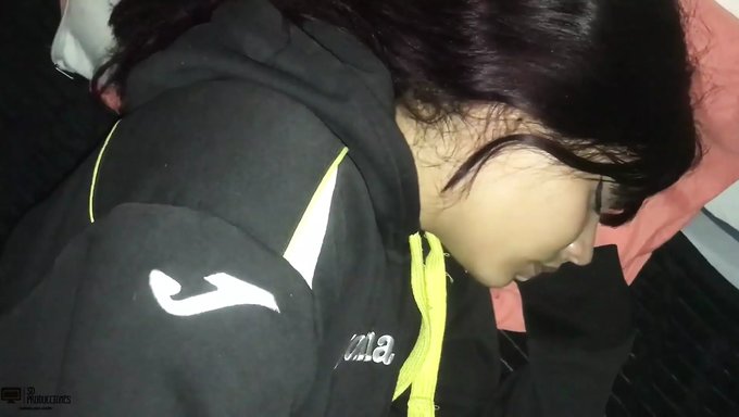 拉丁裔继兄在西班牙色情片中被大鸡巴惊醒