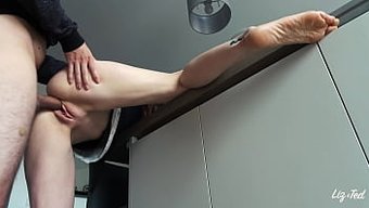 业余情侣在厨房相遇 ...