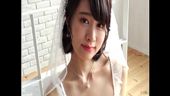 这个挑逗的新娘的透明...
