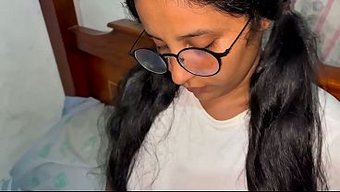 漂亮妹子因为漂亮被大...
