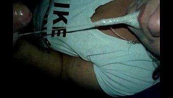 富有的男人口交后,男...