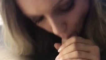 18岁的女友第一次在...