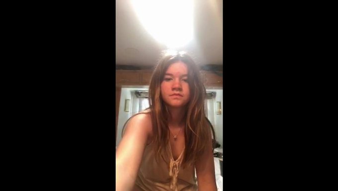 Allidoll4在periscope视频中展示她的新屁股