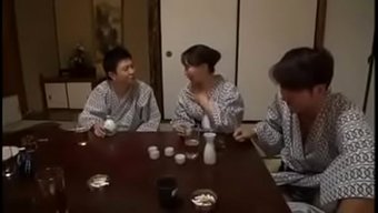 妻子和同事一起操逼,...