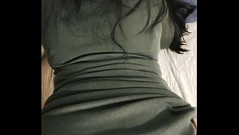 我的妻子,四肢着地,...