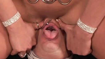 大奶骚熟女给naughty Niches来了一发慢慢撩人的私密挑逗