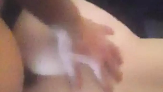 少女女友在与大鸡巴的肛交中痛苦地哭泣