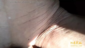 熟女亚洲奶奶展示她的技巧
