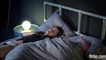 少女给胖男人口交快感...