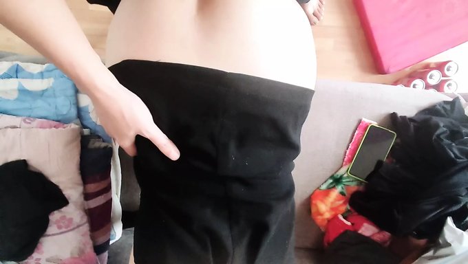 大学女生被舔和操她紧绷的阴道