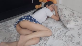 大奶拉丁少女被继父狠狠地操