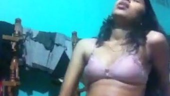 印度少女在业余视频中自慰