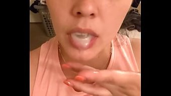林恩害羞的神态掩盖了...