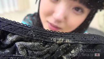惊人的放电和阴道游戏...