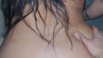 熟女情侣从后面狂野地...