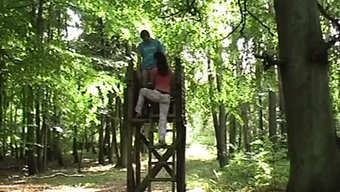 德国少女在野外被舔和操