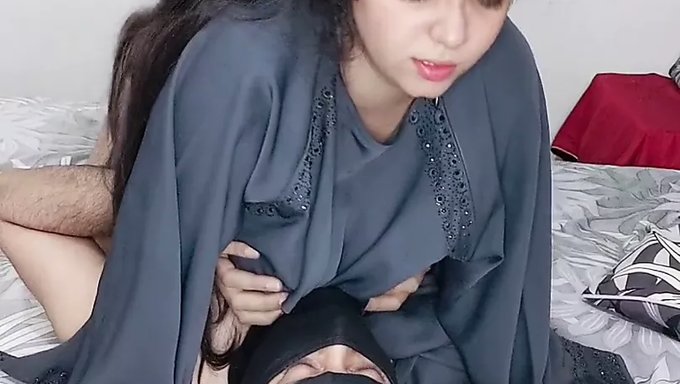 穆斯林少女在乌尔都语和印地语中的肮脏谈话