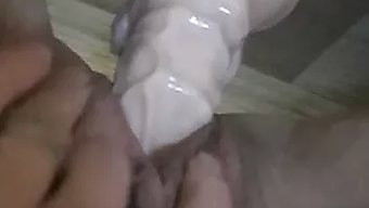 德国熟女在自制视频中被内射