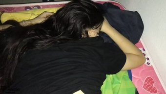 体验年轻拉丁美女紧绷...