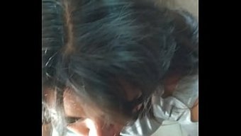 娇小的拉丁美女玛丽亚...