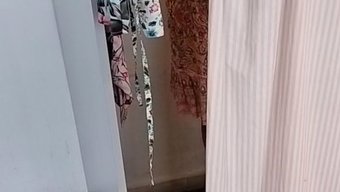 禁忌公共裸体,在更衣...