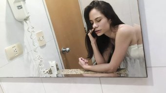 业余少女在浴室里被最...