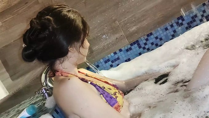 美国女孩被她朋友的男友粗暴地操