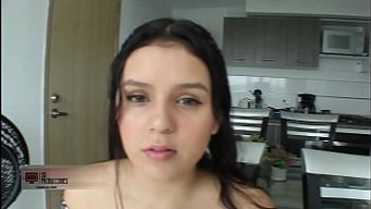 拉丁裔继妹的天然乳房...