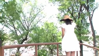 一个漂亮的日本妹子在...
