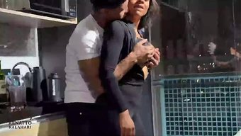 和老板的辣老婆玩得不...