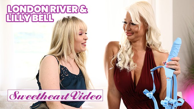 Lilly Bell和london River的丝袜和高跟鞋女同性恋假阳具课程