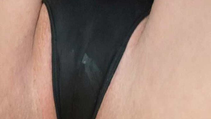 欧洲业余少女从后面被黑色套弄
