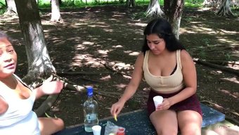 美国拉丁美女穿着可爱...