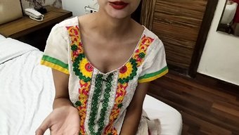 与继妹在牛仔姿势和深...