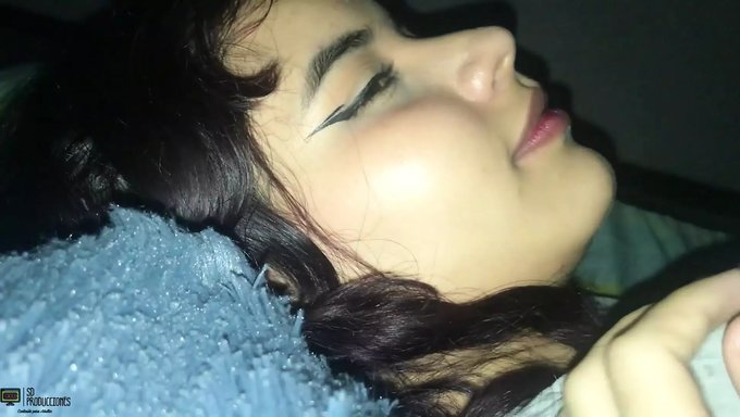 西班牙pov视频,特色是一个成熟的继妹和一个年轻的淫荡女人