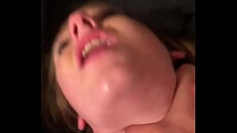 业余继女展示她的剃光...