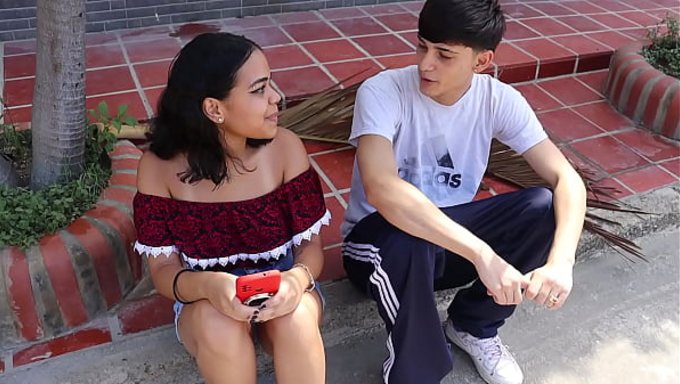 我趁她男朋友不在,把邻居morena Valentina约到我家——sub Espanol Valentinahot10