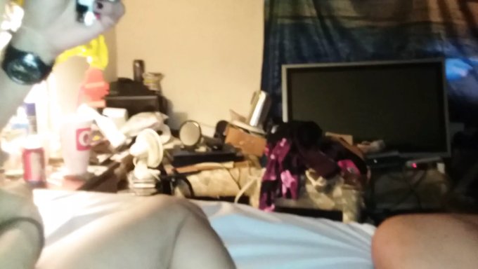 火辣的女孩喜欢被舔屁股和大奶子抚摸