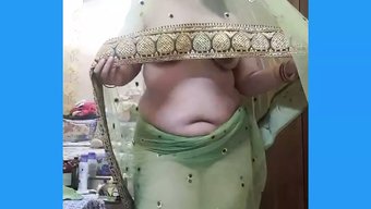 Bhabhi为她的丈...